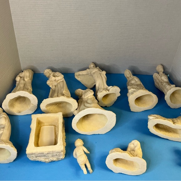 Nativity Set - Picture 12 of 12